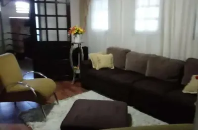 Imperdível oportunidade de adquirir casa na vila são sebastião, mogi das cruzes-sp: 3 quartos, 1 suíte, 2 salas, 3 banheiros, 16 vagas de garagem, 273,56 m² - confira!