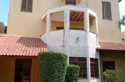 Imóvel de luxo na vila oliveira: casa com 6 quartos, 6 suítes, 4 salas e 550m² em mogi das cruzes-sp.