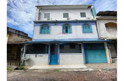 Casa com 3 pavimentos, com 4 suítes no bairro do telegrafo