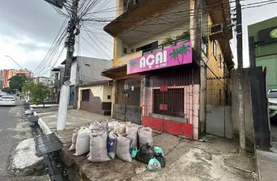 Casa ampla com 220m² no telégrafo – 4 quartos, quintal e localização privilegiada