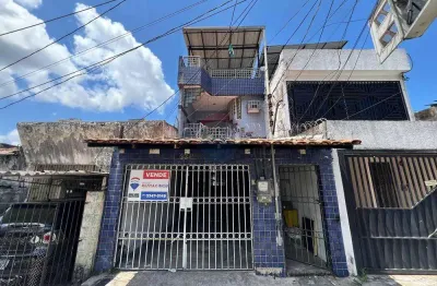 Casa a venda com 3 pavimentos, 3 quartos e terraço na cremação - aceita financimento