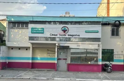 Prédio comercial com excelente estrutura, ideal para empresas, escritórios, clínicas ou instituições de ensino.