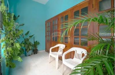 Casa de 3 pavimentos no marco com varanda e excelente localização