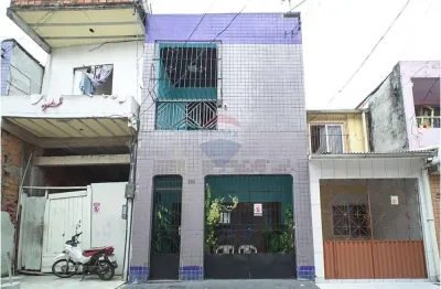 Casa de 3 pavimentos no marco com varanda e excelente localização