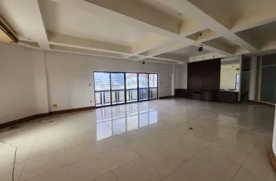 Apartamento com 4 quartos para alugar no Nazaré, Belém 