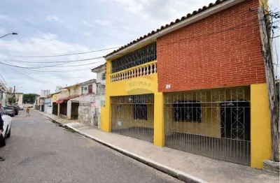 Venda- casa na cidade velha- 02 pavimentos- 04 quartos sendo 01 suíte- 01 vaga- 130m²- belém-pará