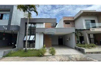 Casa Térrea à venda no Condominio Arbre com 119m2, 3 quartos sendo 1 suite, com placa solar e modulados