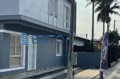 Casa com 2 quartos à venda na Rua Osvaldo Cruz, Vila Parque Brasília, Cachoeirinha