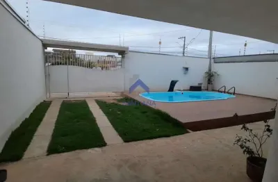 Sobrado de 272m² de área construída de 4 dormitórios sendo 1 suíte no bairro jardim oásis em taubaté/sp