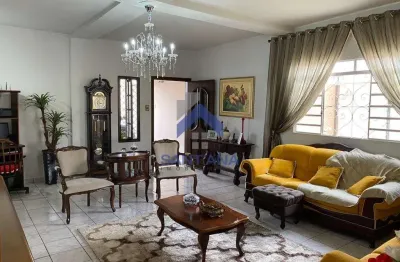 Casa de 220m² com 2 pontos comerciais no parque santo antônio em taubaté/sp