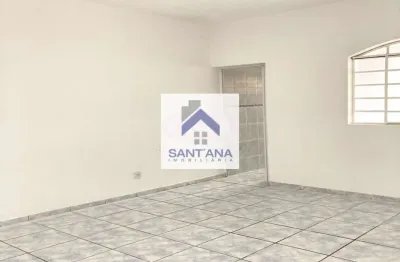 Edícula com terreno espaçoso na frente no bairro quiririm em taubaté/sp