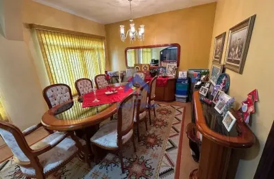 Casa de 700m² com 4 dormitórios sendo 3 suítes em campos do jordão/sp