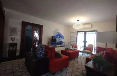 Sobrado de 207m² com 4 dormitórios sendo 1 suíte na vila jaboticabeira em taubaté/sp