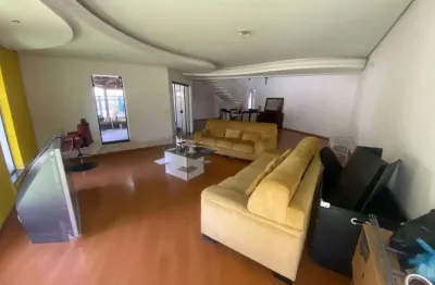 Sobrado de 450m² com 4 dormitórios sendo 1 suíte no condomínio jardim de alah no bairro independência em taubaté/sp