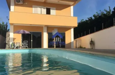 Sobrado de 200m² com 3 dormitórios sendo 1 suíte no residencial village em tremembé/sp