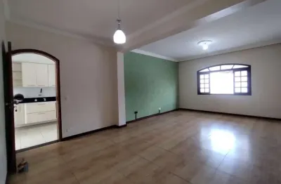 Casa de 170m² com 3 dormitórios no bairro residencial conjunto urupês na independência em taubaté/sp