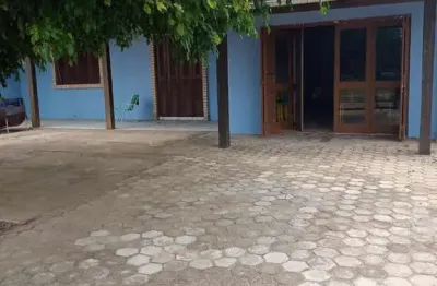 Casa mobiliada em imbé - albatroz: churrasqueira, piso frio, próximo ao comércio
