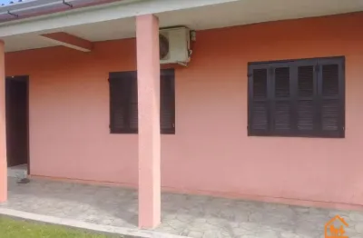 Casa à venda em imbé - mariluz: ampla área aberta, split instalado, internet