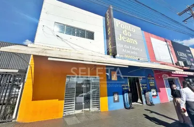 Sala comercial com mezanino para locação no centro de cascavel - pr