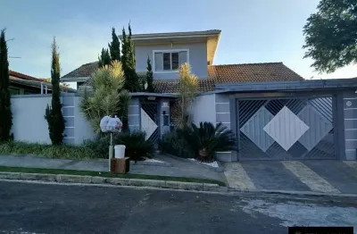 Casa à venda com 4 suítes em atibaia/sp - bairro nobre - jd itaperi!