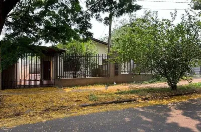 Casa à venda na Rua Antônio Octávio Scramim, 1604, Zona 06, Maringá