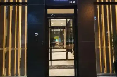 Piscina com raia quadra de squash academia jardim salão de festas sala goumert