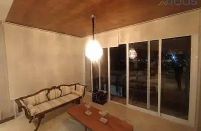 Residência luxuosa com 525m² de terreno e 390m² de construção