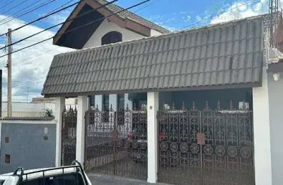 Casa com 3 quartos à venda na Rua Benedito da Silveira Chrispin, Jardim Ipê, Itatiba