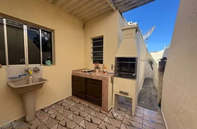 Casa com 2 quartos para alugar na rua independência, 34, centro, jarinu por r$ 1.800