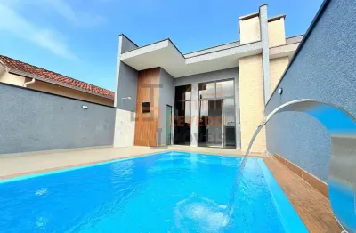 Casa com piscina proximo mar no balneário solimar em matinhos