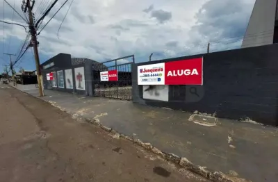 Oportunidade única: terreno com potencial para estacionamento e mais.