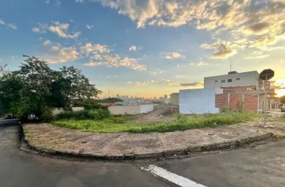 Terreno à venda no Jardim Brasília, Piracicaba 