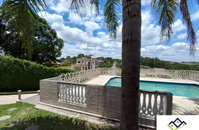 Chácara a venda em condominio com piscina, churrasqueira, pomar, horta, escritório, casa principal e casa de caseiro
