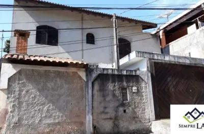 Sobrado com 2 dormitórios (1 suite), com churrasqueira e 2 vagas de garagem cobertas