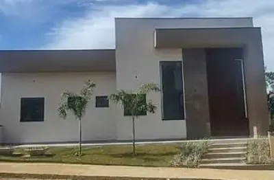 Sobrado novo com 3 quartos (2 suites, 1 master com closet), salas com pé direito alto e 6 vagas cobertas