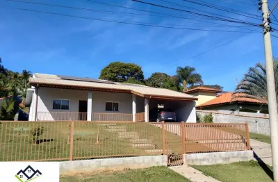 Casa com 3 suites, salas e cozinha conjugadas, piscina e 2 vagas cobertas no parque são gabriel