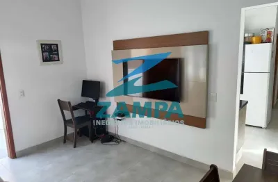 Casa térrea com 2 quartos (1 suite com ar), cozinha planejada, churrasqueira e 2 vagas cobertas