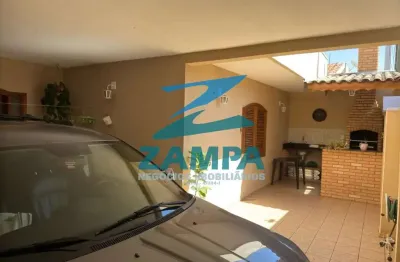 Casa térrea com 3 quartos (1 suite master), cozinha planejada, 2 vagas, churrasqueira e 2 quintais
