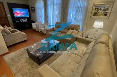 Casa assobradada com 3 quartos planejados (1 suite c/ varanda), espaço gourmet completo e piscina