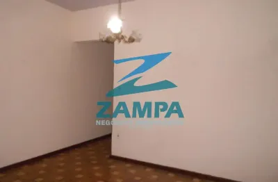 Casa térrea com 3 quartos, edícula, 2 vagas cobertas e quintal grande na vl joana