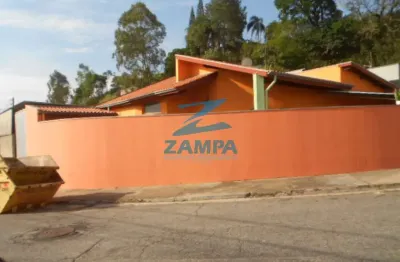 Casa térrea no jd caçula com  3 quartos (1 suite), sala e cozinha amplas e 2 vagas cobertas