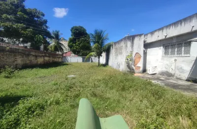 Casa plana com excelente terreno totalmente livre próximo a ufc ceará.