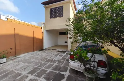 Casa plana à venda com 4 quartos e 8 vagas no Bairro Parquelândia em Fortaleza - Ceará s