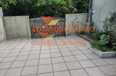 Casa com 01 dormitório + 01 edícula nos fundos. bairro: jardim terralão caraguatatuba/sp