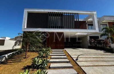 Sobrado à venda no maria dulce com 5 suítes, churrasqueira e piscina