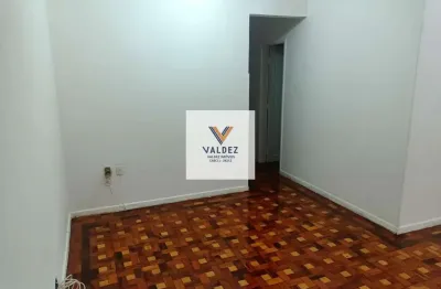 Vende-se apto de 3 dorm c/ armários embutidos/2 wc (social e de serviço)/2 salas (estar e jantar)