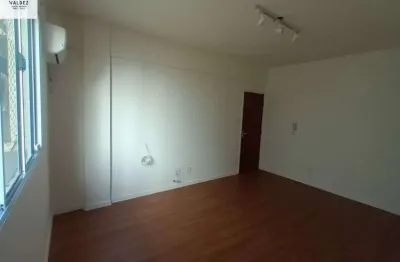 Vende-se sala living/ 1 vaga de garagem/ canto do forte/ praia grande