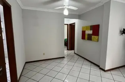 Apartamento muito bem localizado, rua reta ao mar com poucos metros você está na praia, com churrasqueira na sacada