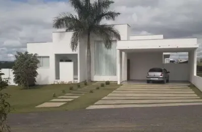 Casa de condomínio para venda possui 265 metros quadrados com 3 quartos