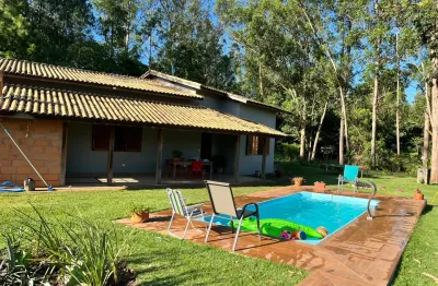 Chácara 2.950m² em condomínio fechado - 4 quartos, piscina e pomar - pronta para morar